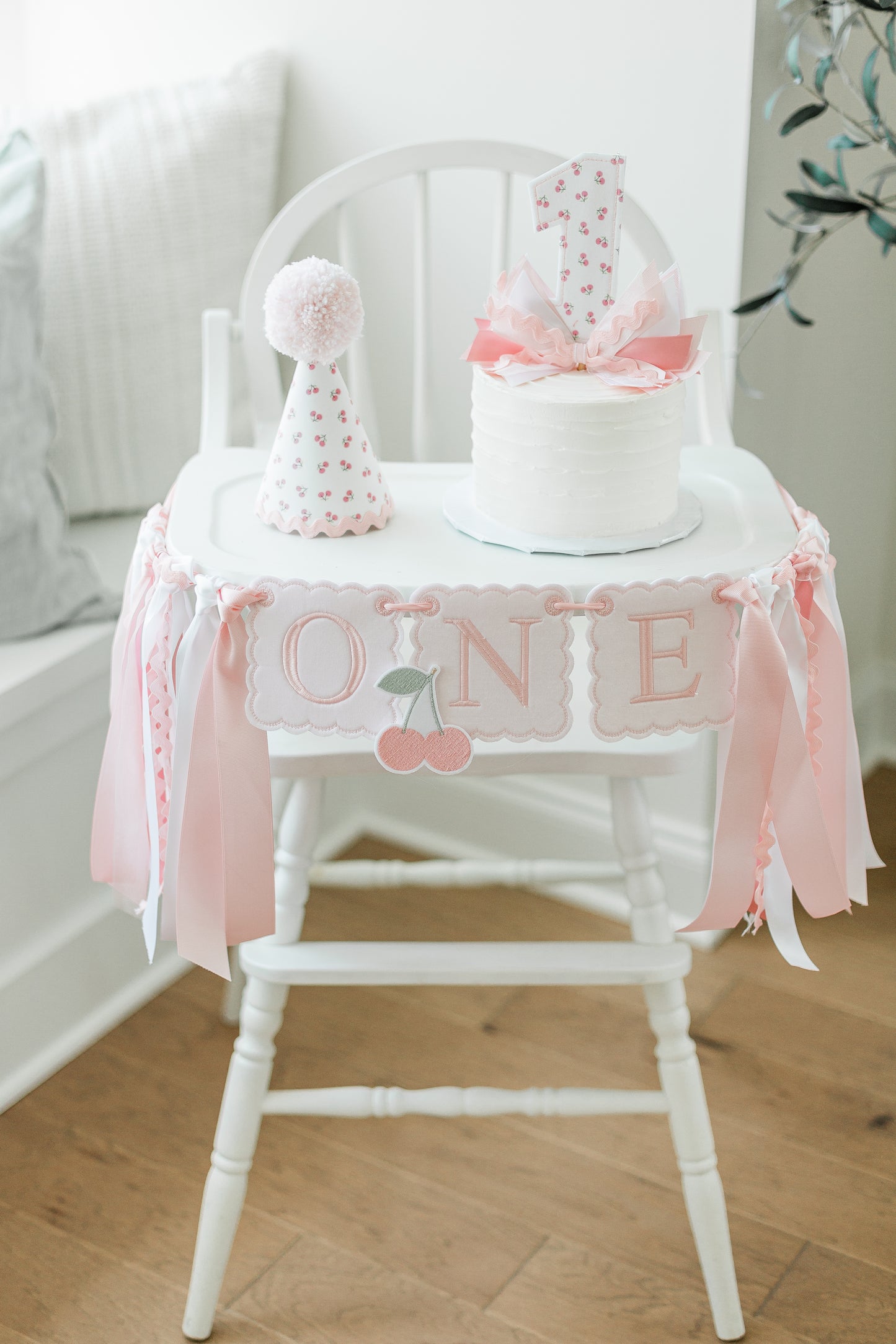 White Wooden High Chair - RENTAL