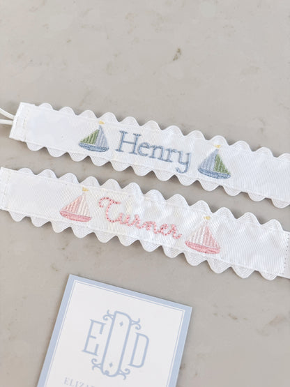 Scalloped Pacifier Clip