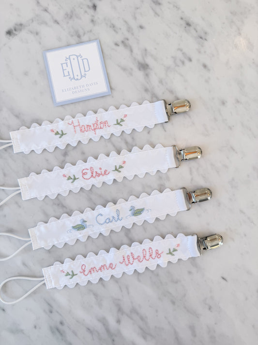 Scalloped Pacifier Clip