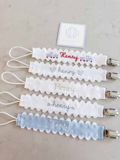 Scalloped Pacifier Clip