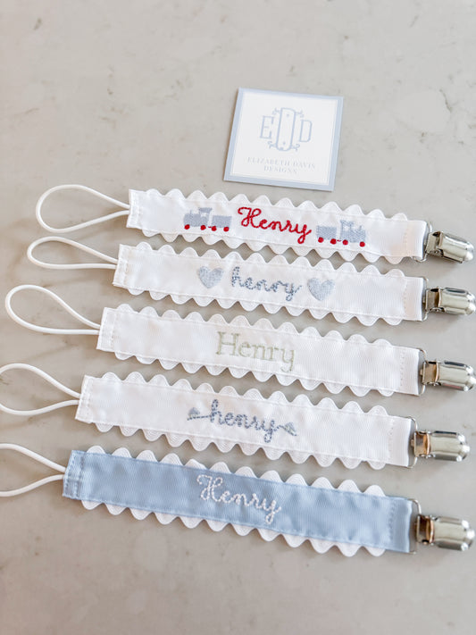 Scalloped Pacifier Clip