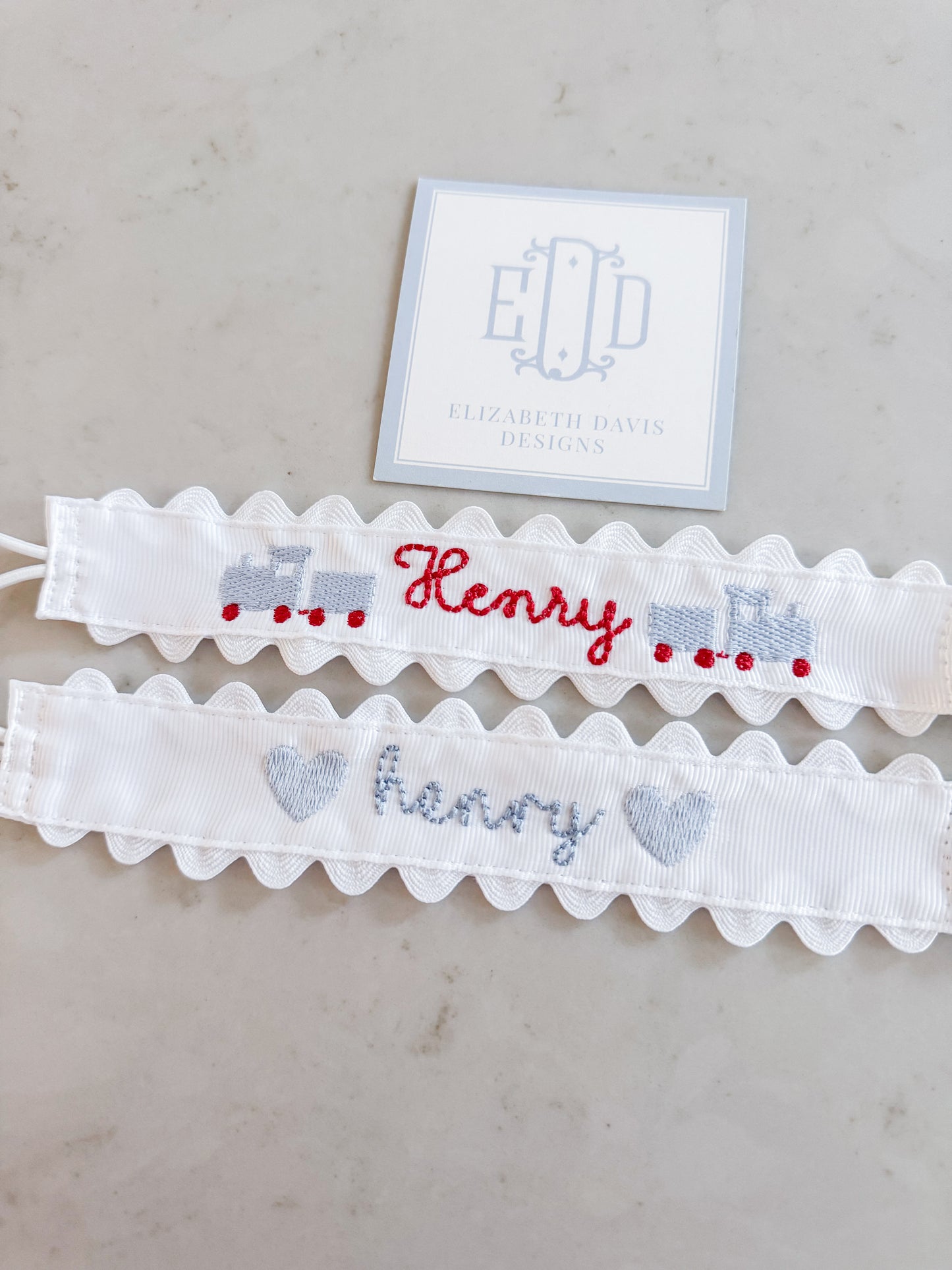 Scalloped Pacifier Clip