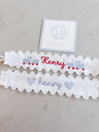 Scalloped Pacifier Clip