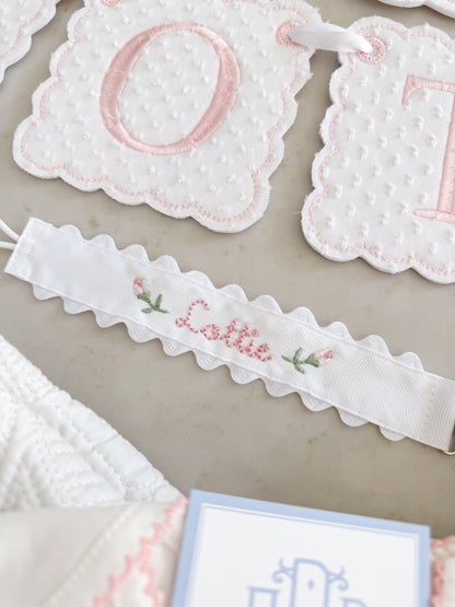 Scalloped Pacifier Clip